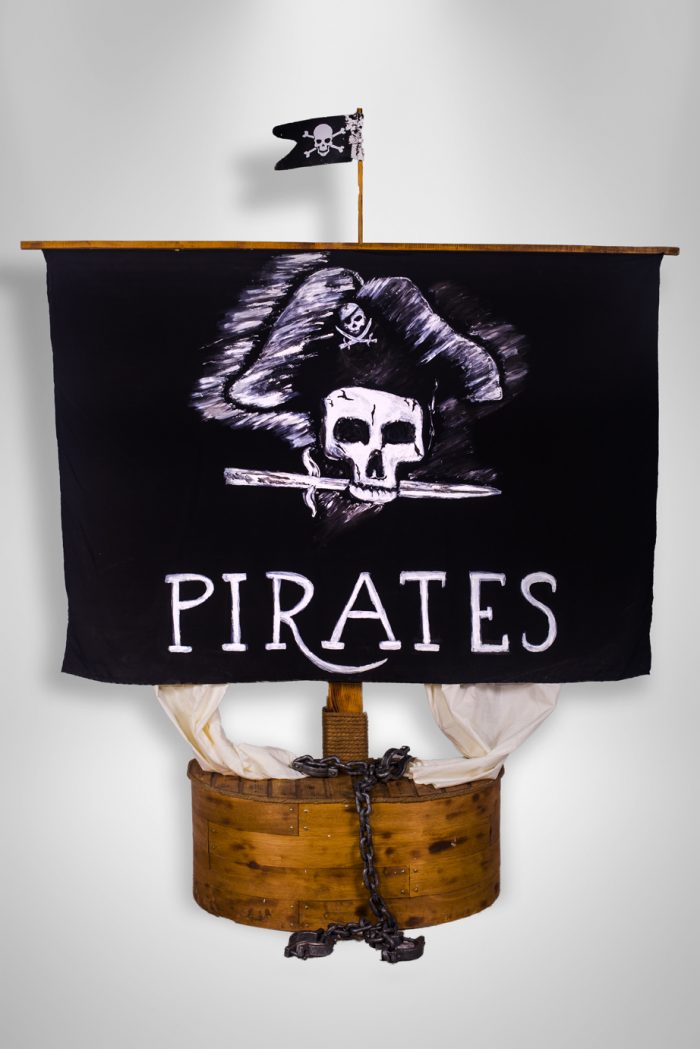 Steag pirati, inchiriere decoruri, petrecere tematica, photo corner